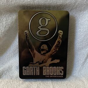 Garth Brooks The Entertainer DVD Set - Black and Gold